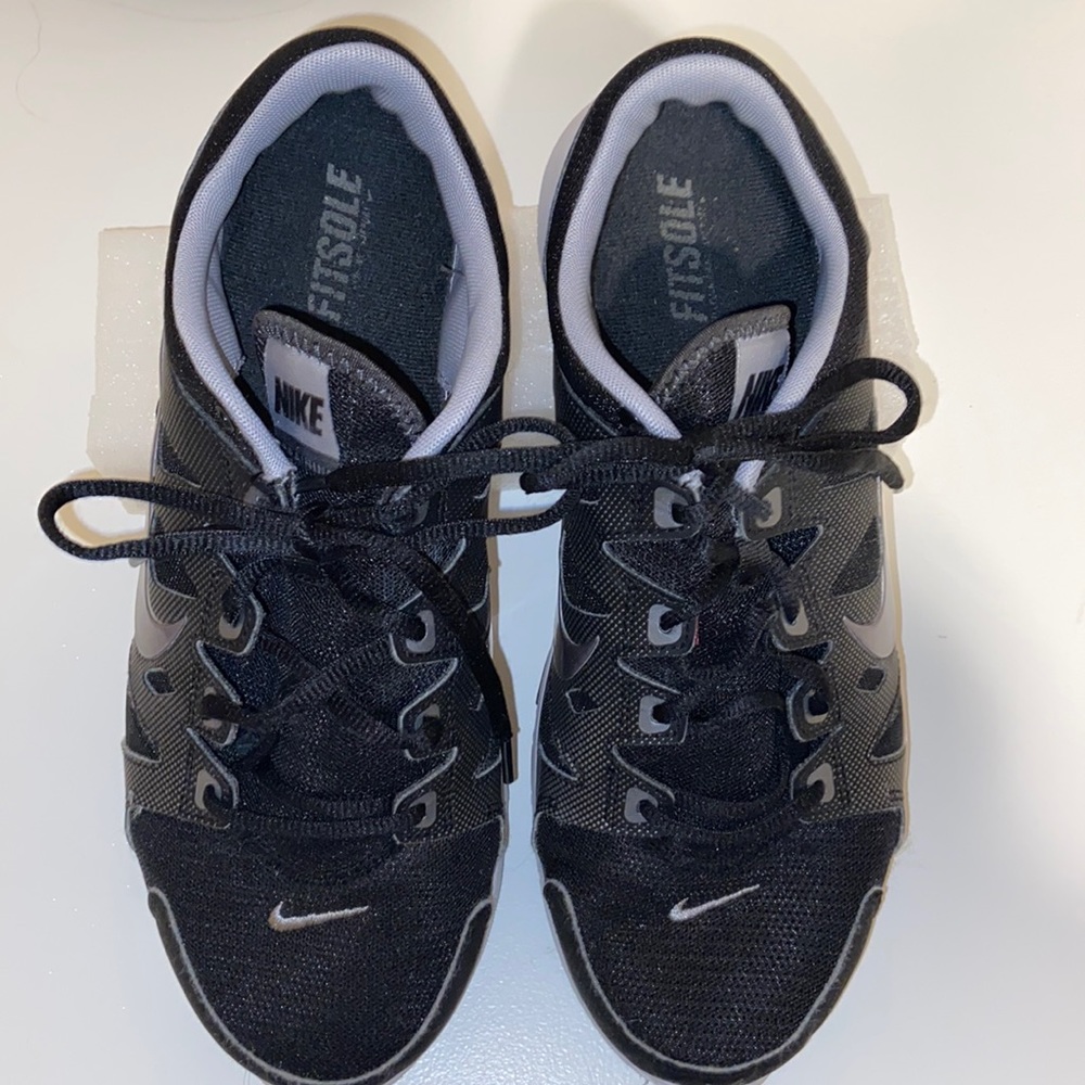 NIKE WOMEN’S TRAINING SHOE